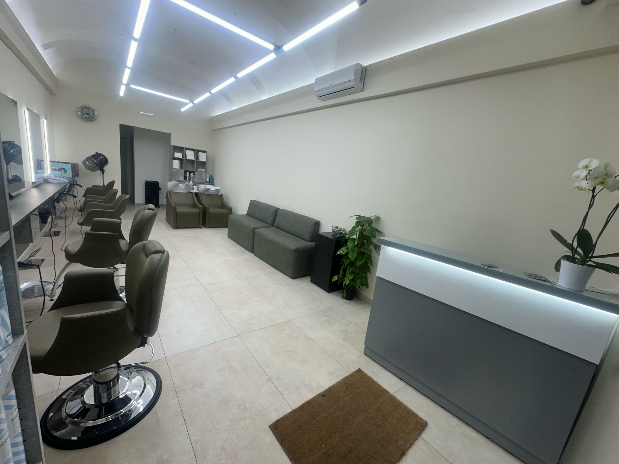 Interno del salone Hair Control Firenze
